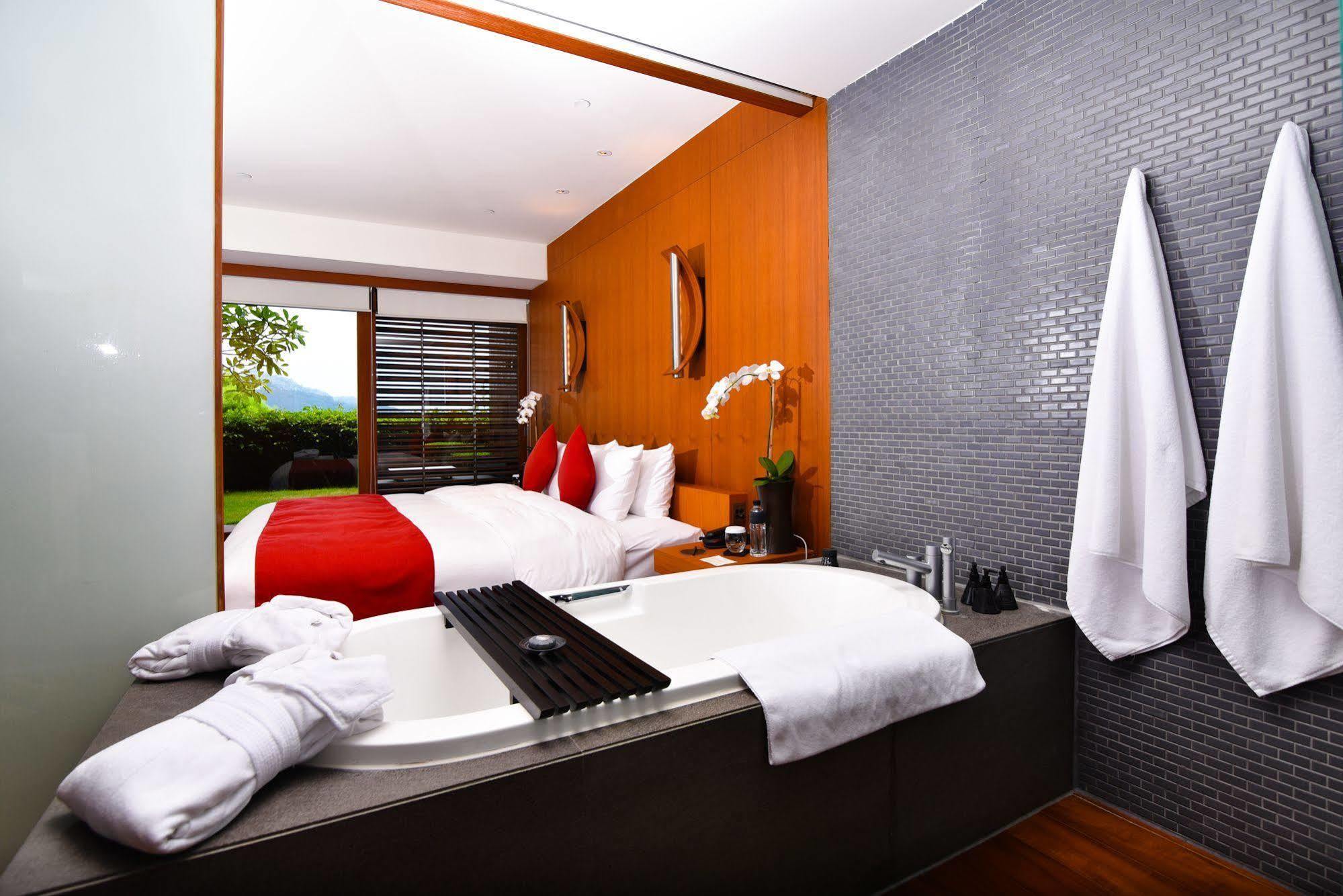 The Lalu Hotel Yuchi Extérieur photo